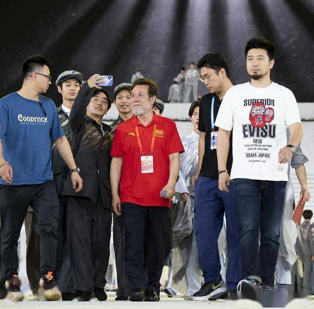 樊振东的‘饭圈’风云：压力与荣耀并存，如何引领正向潮流？