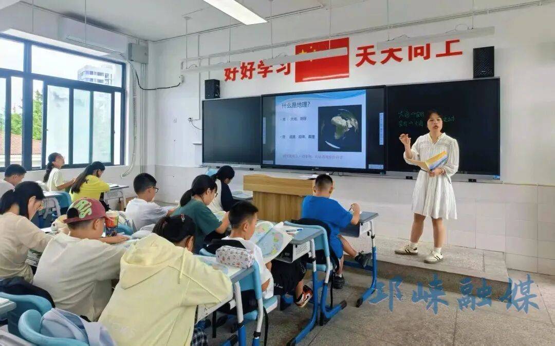 硬件软件双提升，打造家门口的好学校！临邛中学焕新升级
