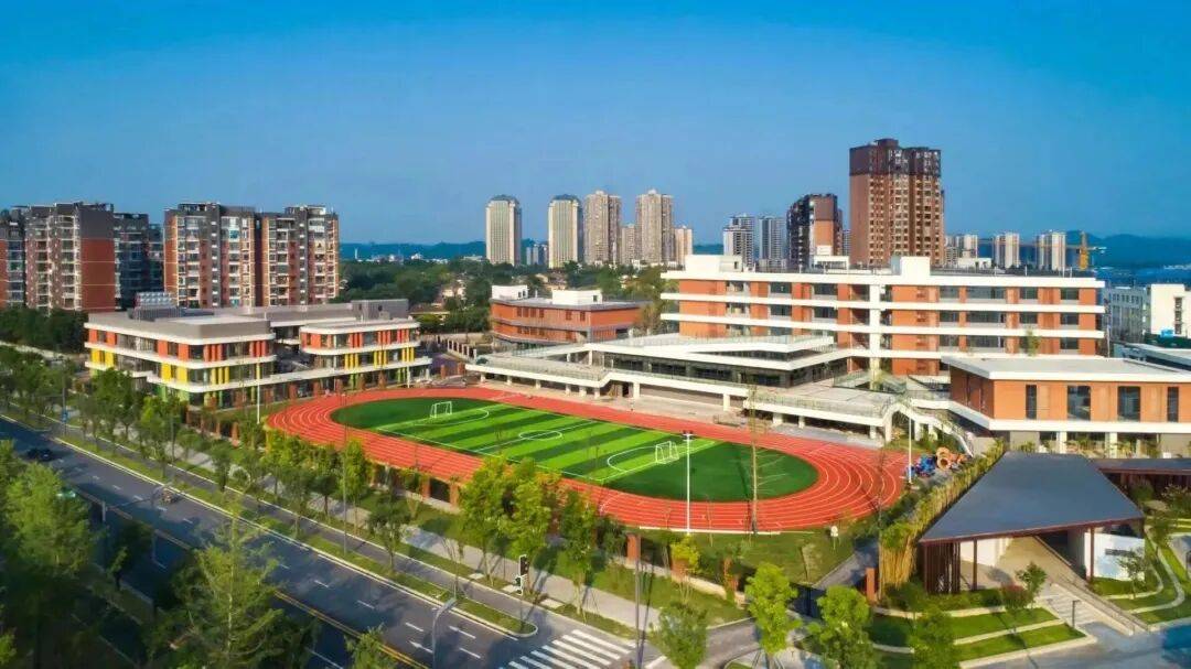 硬件软件双提升，打造家门口的好学校！临邛中学焕新升级