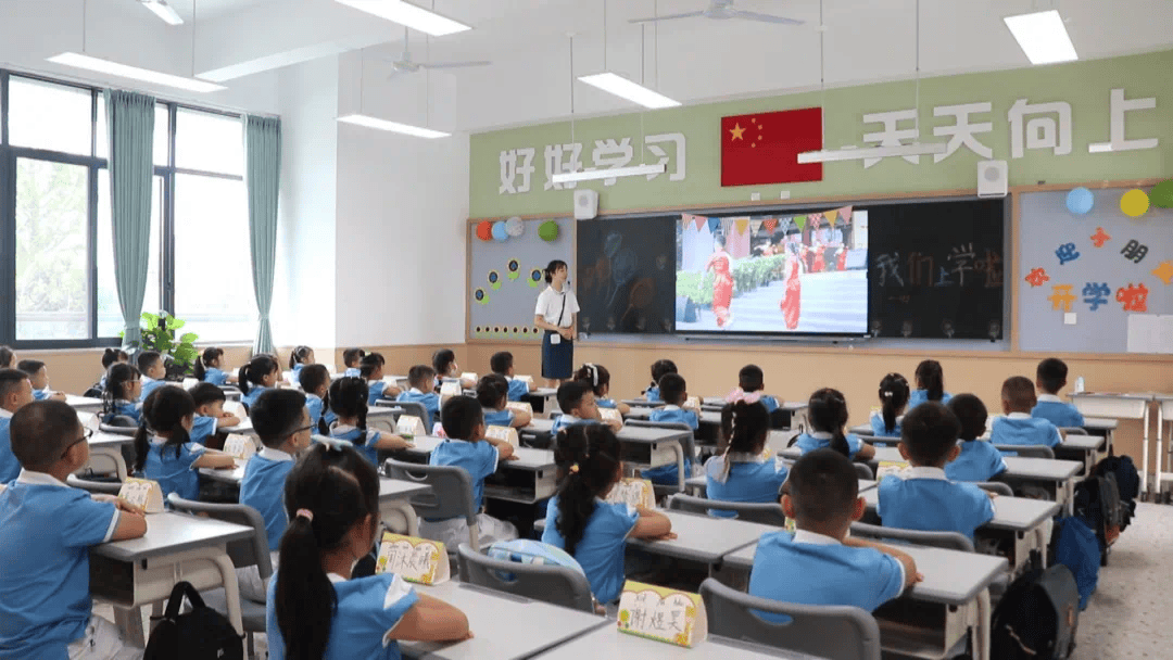 硬件软件双提升，打造家门口的好学校！临邛中学焕新升级