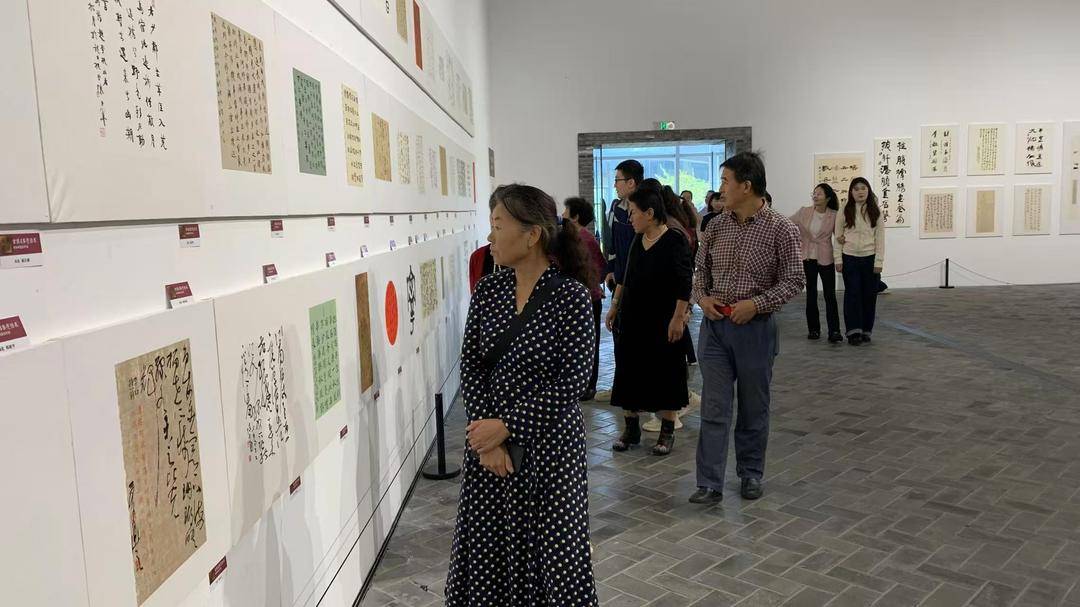 月满华诞 国寿守护 中国人寿济宁分公司举办双节客户服务活动