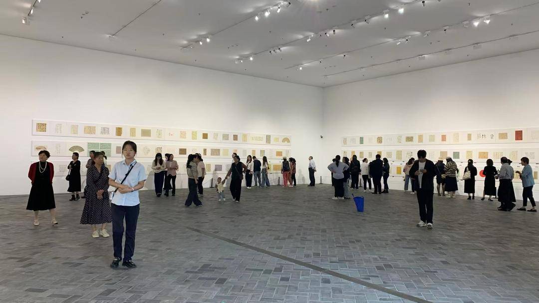 月满华诞 国寿守护 中国人寿济宁分公司举办双节客户服务活动