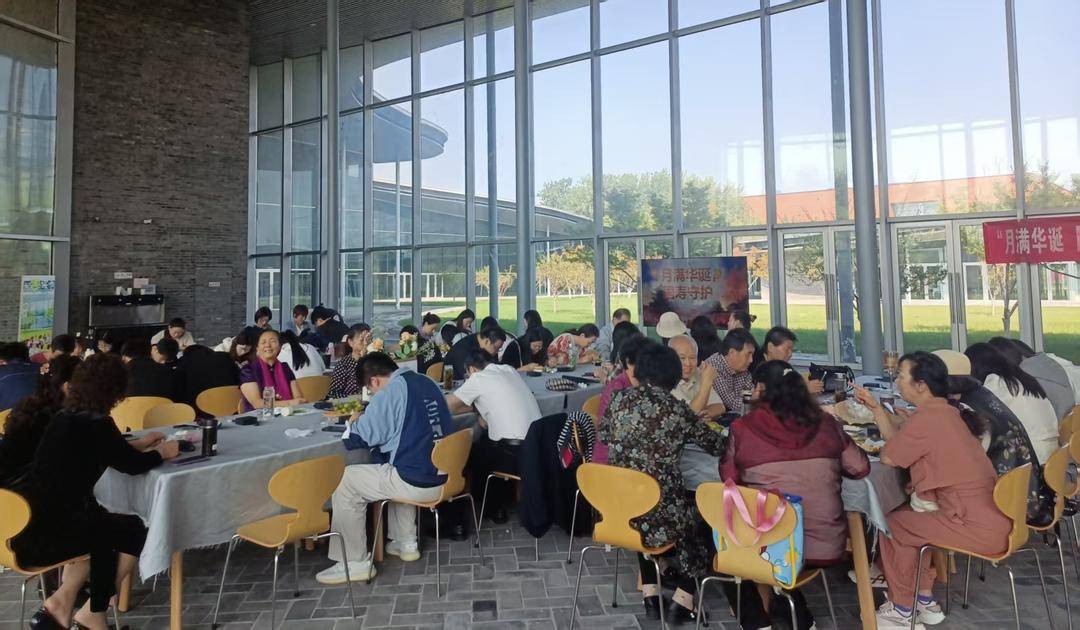 月满华诞 国寿守护 中国人寿济宁分公司举办双节客户服务活动