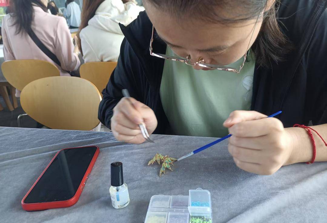 月满华诞 国寿守护 中国人寿济宁分公司举办双节客户服务活动